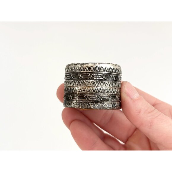 Japanense Handmade Blue Ceramic Floral Painted Oval Trinket | jewelry | Ring Box - Picture 5 of 15